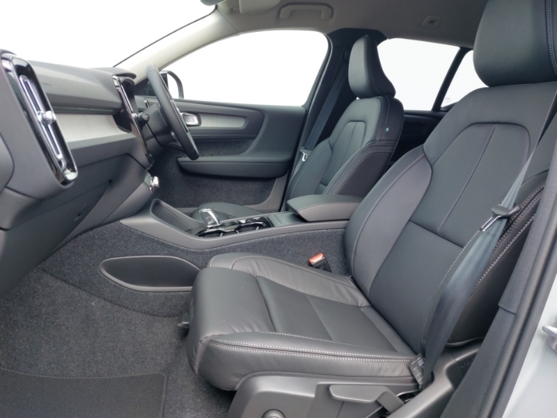 Volvo XC40 2.0 B3p Plus Pro Dark Grey #5