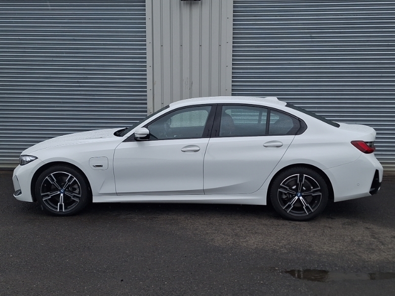 BMW 3 Series 330E M Sport Step SD72YVV White #4