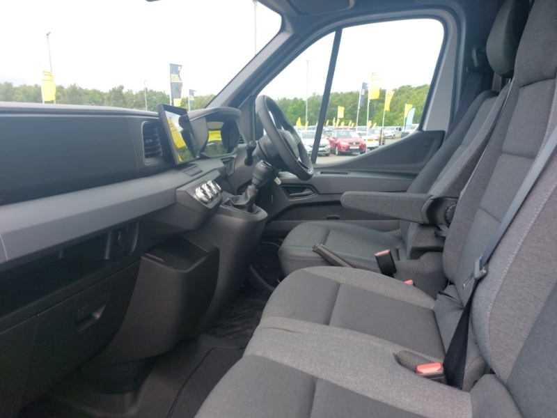 Renault Master Lm35 Blue Dci 150 Advance Medium Roof Van SD26KXM White #5