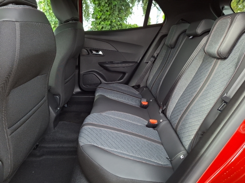 Peugeot 2008 1.2 Puretech Allure SH26UNV Red #6