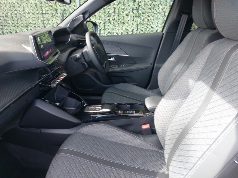 Peugeot 2008 1.2 Puretech 130 Allure Eat8 Grey #5