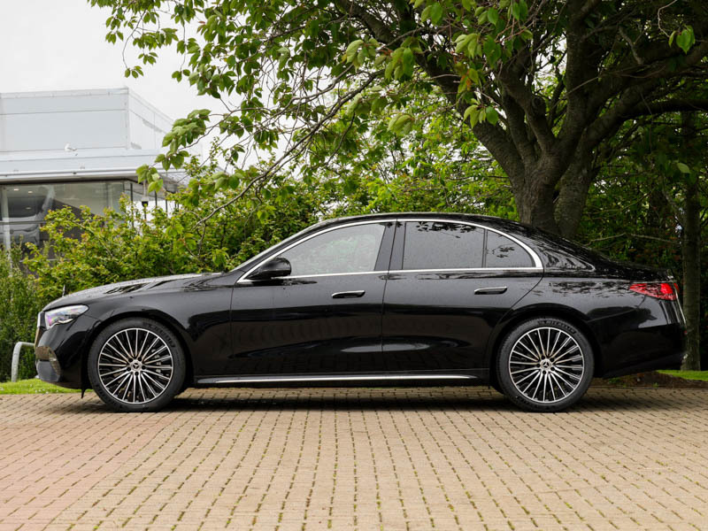 Mercedes-Benz E Class E200 Exclusive Premium Plus 9G-tronic Black #4