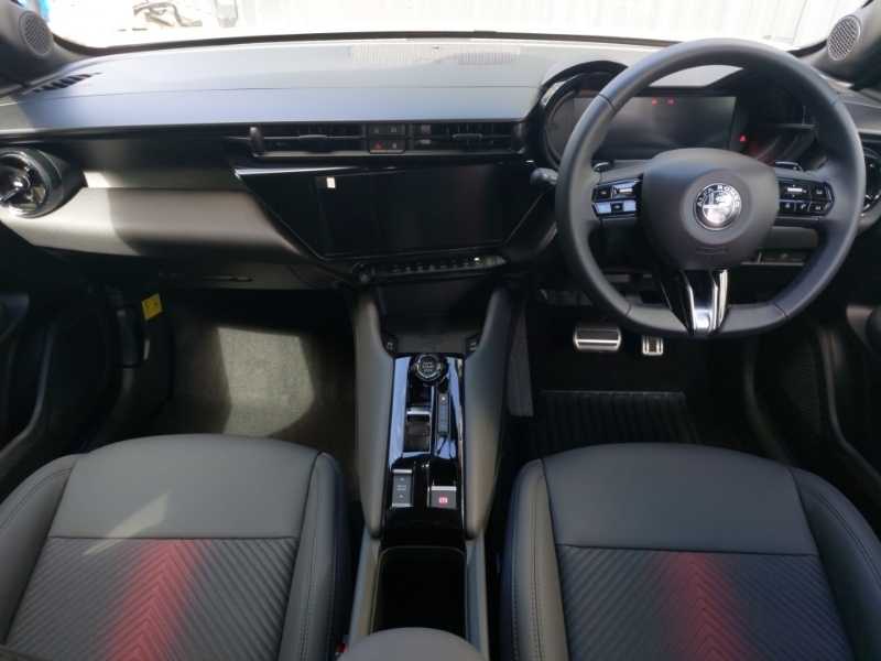 Alfa Romeo Junior 1.2 Turbo Ibrida ST26OEN White #3