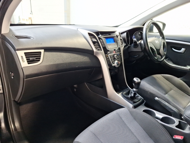 Hyundai I30 1.4 Blue Drive Se Black #5
