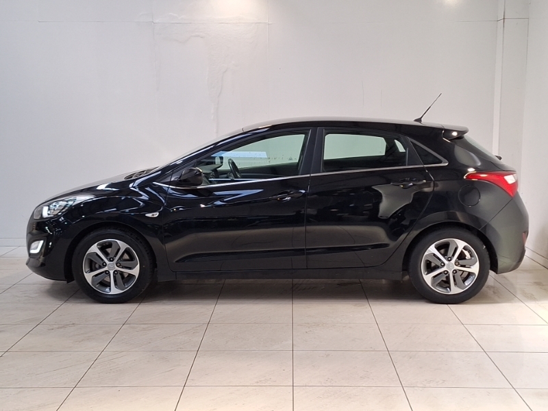 Hyundai I30 1.4 Blue Drive Se Black #4