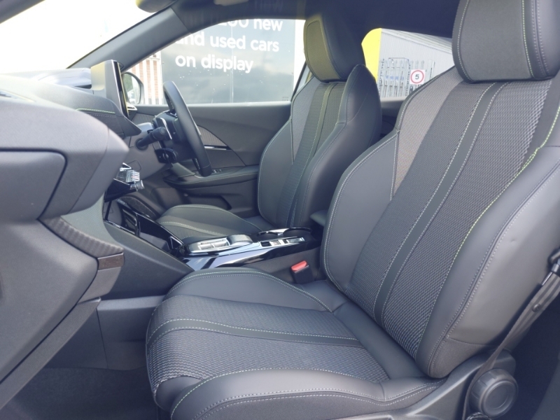 Peugeot 2008 1.2 Puretech 130 Gt Eat8 White #5