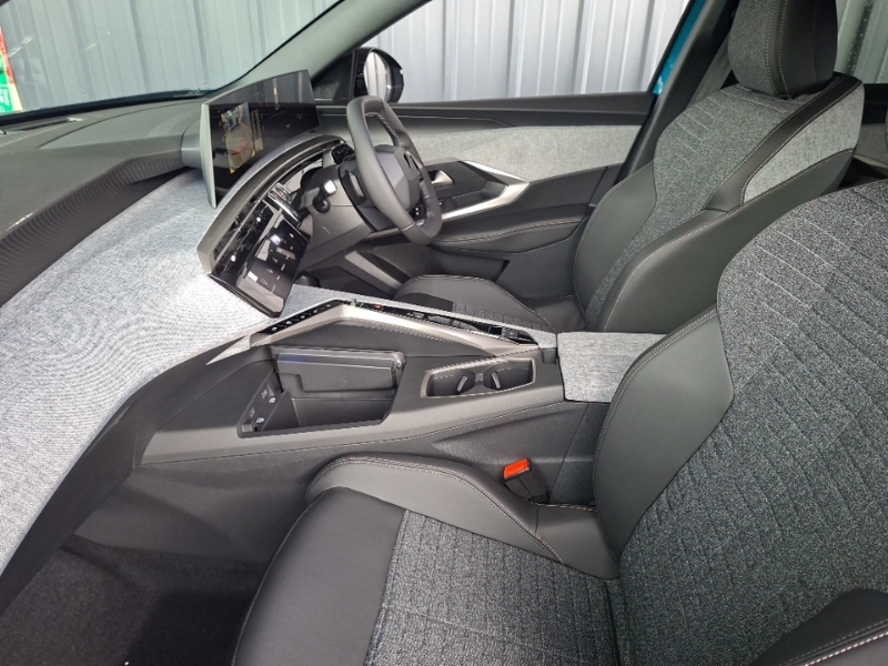 Peugeot 3008 1.2 Hybrid 145 Allure E-dsc6 Blue #5