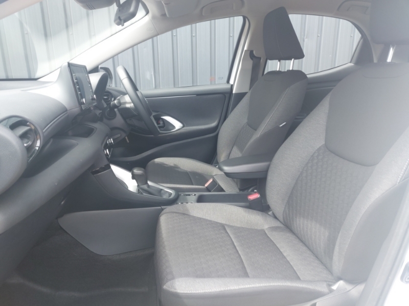Toyota Yaris 1.5 Hybrid Icon Cvt Nav SM72FZG White #5