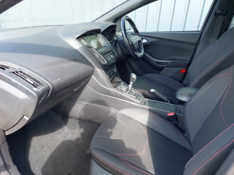 Ford Focus 1.0 Ecoboost 125 St-line DX67TTU Black #5