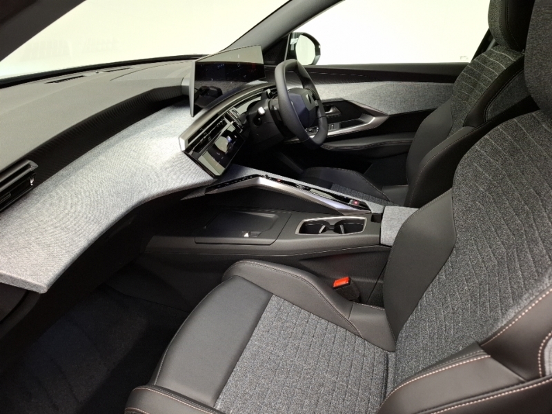 Peugeot 3008 1.2 Hybrid 145 Allure E-dsc6 Black #5