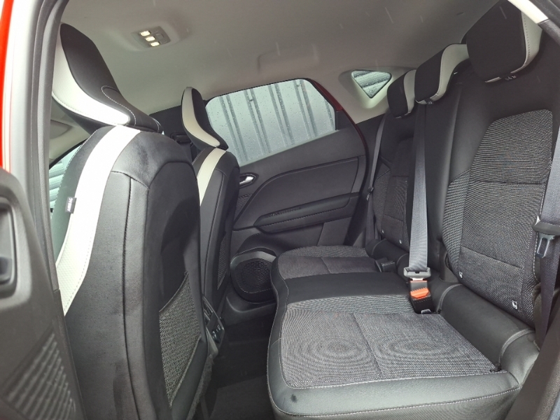 Renault Captur 1.6 E-tech Full Hybrid 145 Techno SA73XGR Red #6