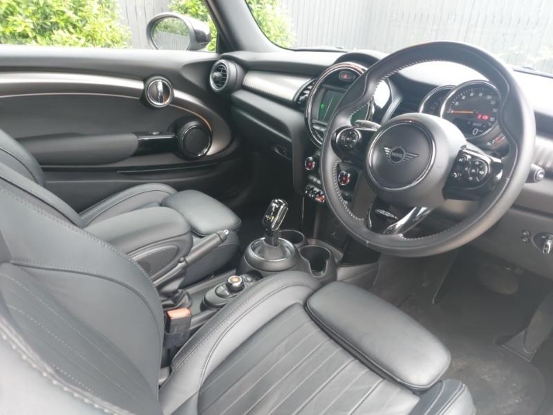 Mini Convertible 1.5 Cooper Exclusive II Comfort Pack Black #6