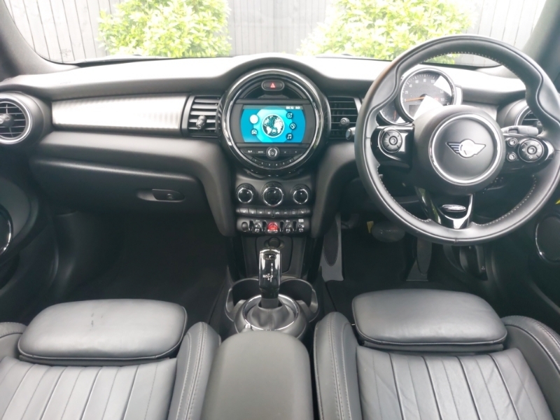 Mini Convertible 1.5 Cooper Exclusive II Comfort Pack Black #4