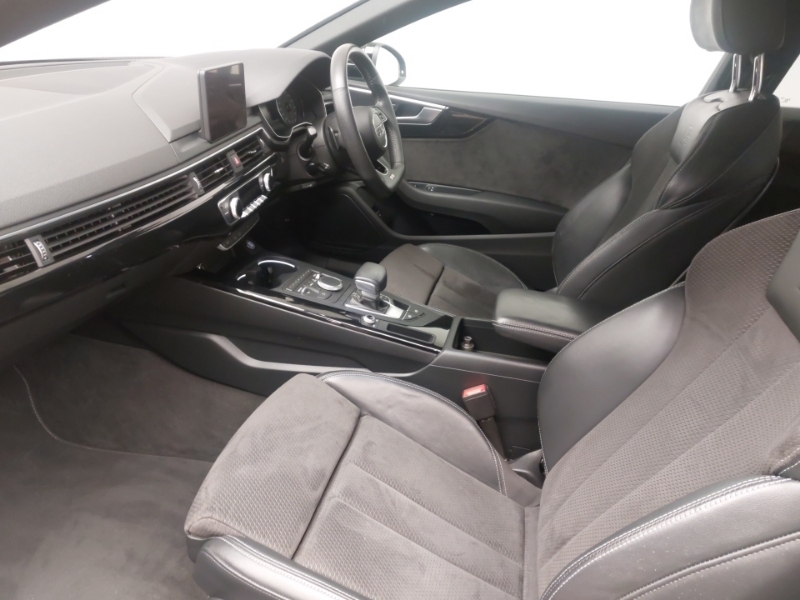 Audi A5 35 Tfsi Black Edition S Tronic RE69KWT Black #5