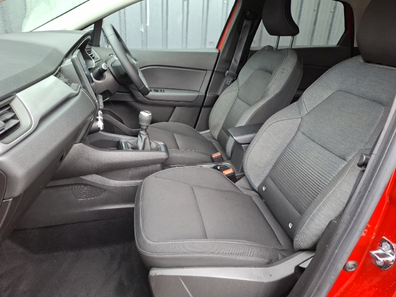 Renault Captur 1.3 Tce 130 Iconic SB70WKY Red #5