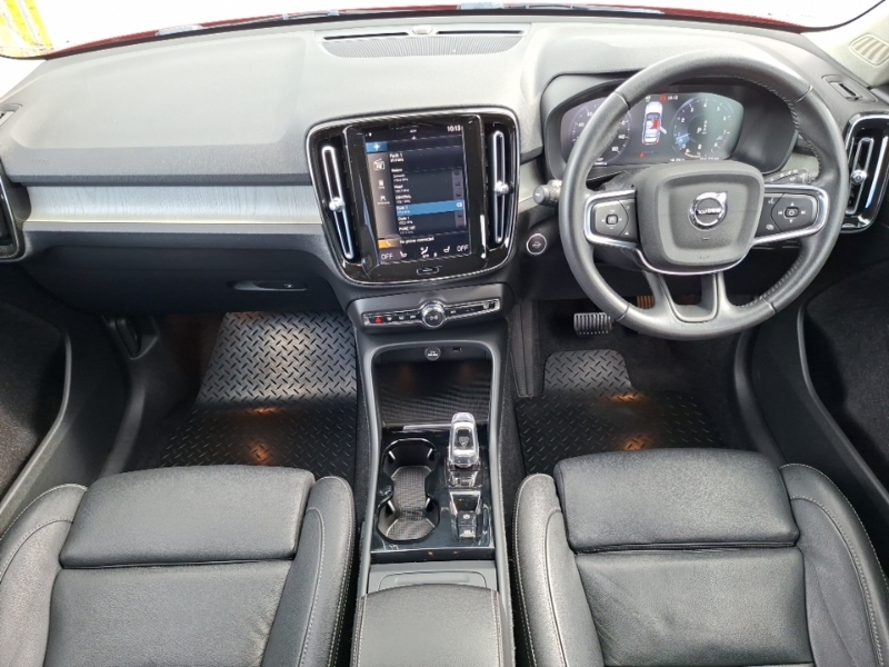 Volvo XC40 2.0 B4p Inscription Pro YS70ZZJ Red #3