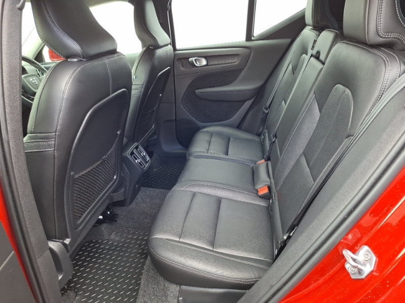 Volvo XC40 2.0 B4p Inscription Pro YS70ZZJ Red #6