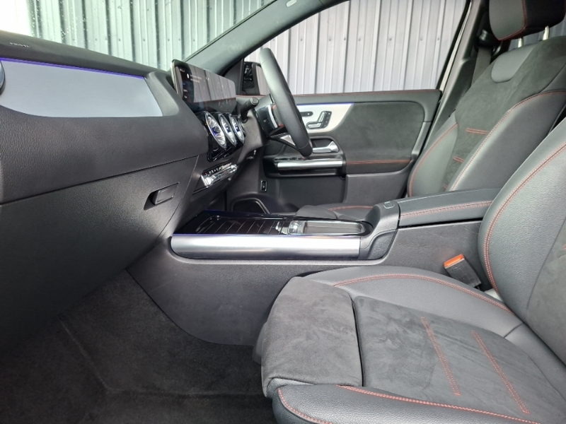 Mercedes-Benz GLA Class Gla 200 Amg Line Premium WR25BWL Black #5