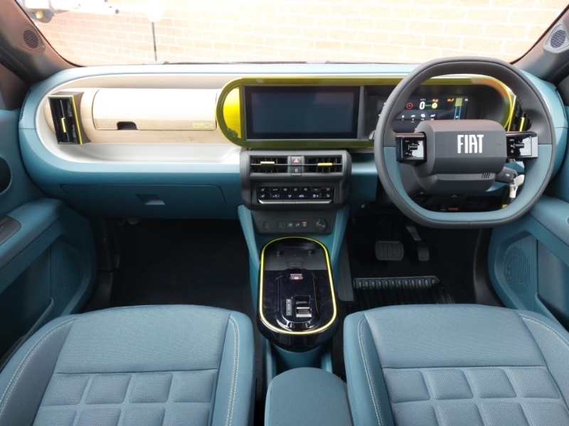 Fiat Panda 83Kw La Prima 44Kwh Black #3