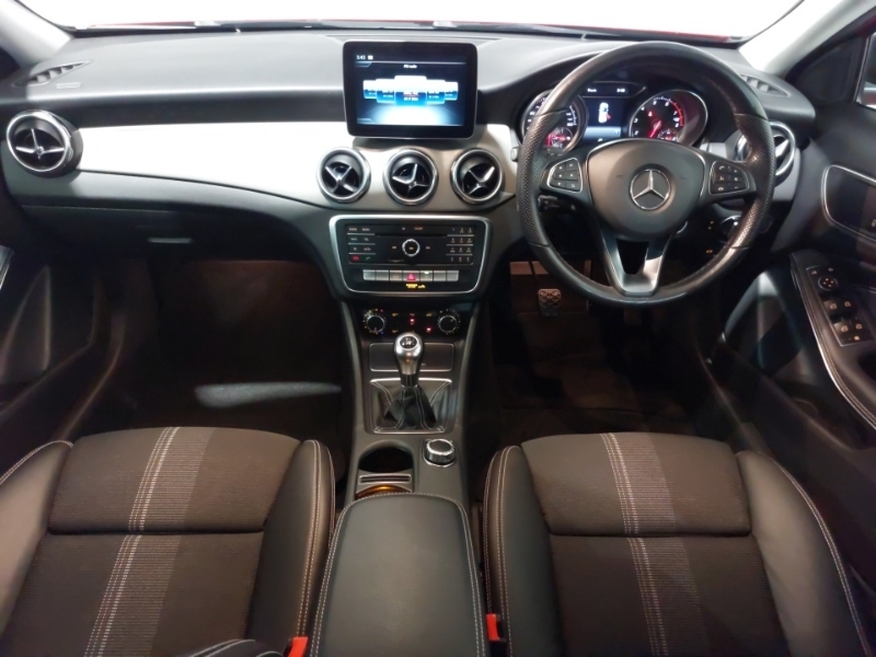 Mercedes-Benz GLA Class Gla 180 Urban Edition KP68UZC Red #3
