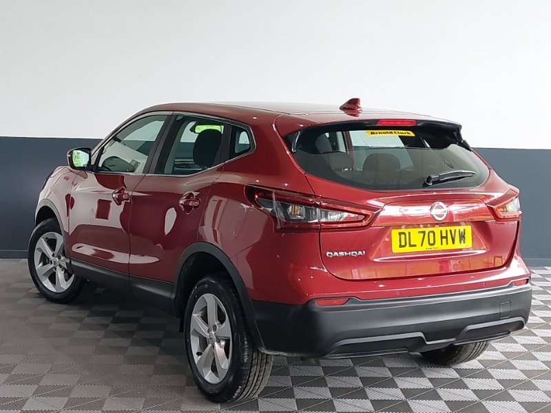 Nissan Qashqai 1.3 Dig-t Acenta Premium DL70HVW Red #2