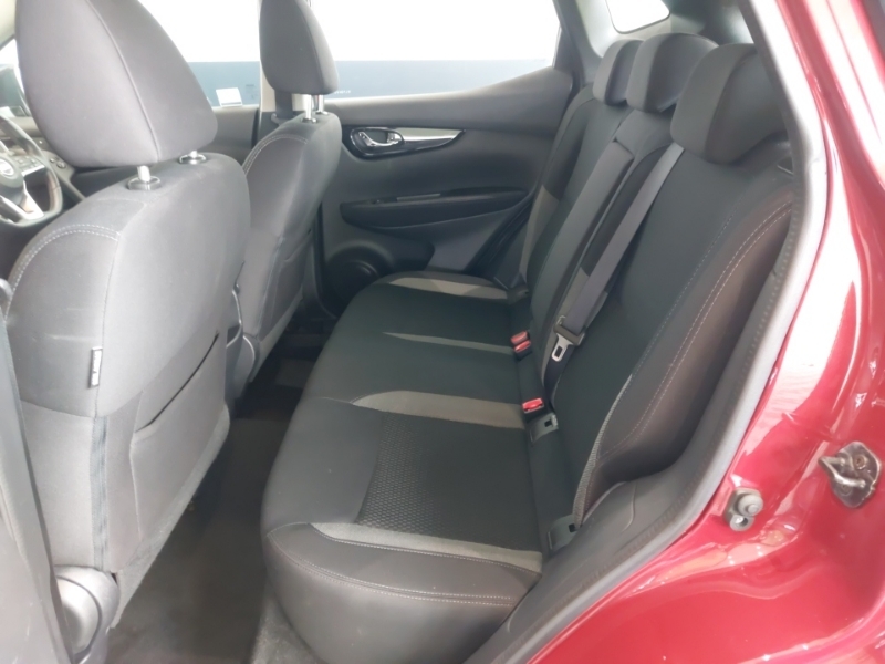 Nissan Qashqai 1.3 Dig-t Acenta Premium DL70HVW Red #6