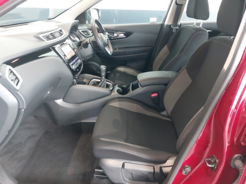 Nissan Qashqai 1.3 Dig-t Acenta Premium DL70HVW Red #5