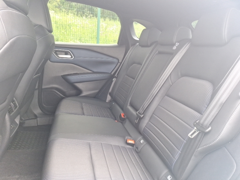 Nissan Qashqai 1.3 Dig-t Mh Tekna SL24XFC White #6