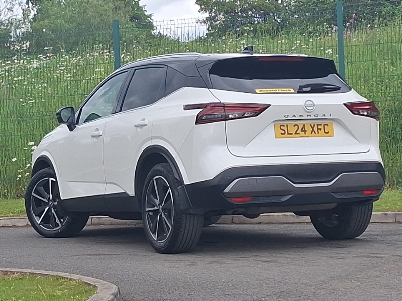 Nissan Qashqai 1.3 Dig-t Mh Tekna SL24XFC White #2