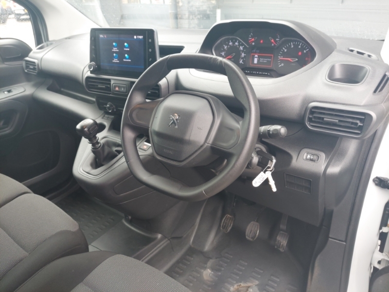 Peugeot Partner 1000 1.5 Bluehdi 100 Professional Premium Van YP23VJC White #3
