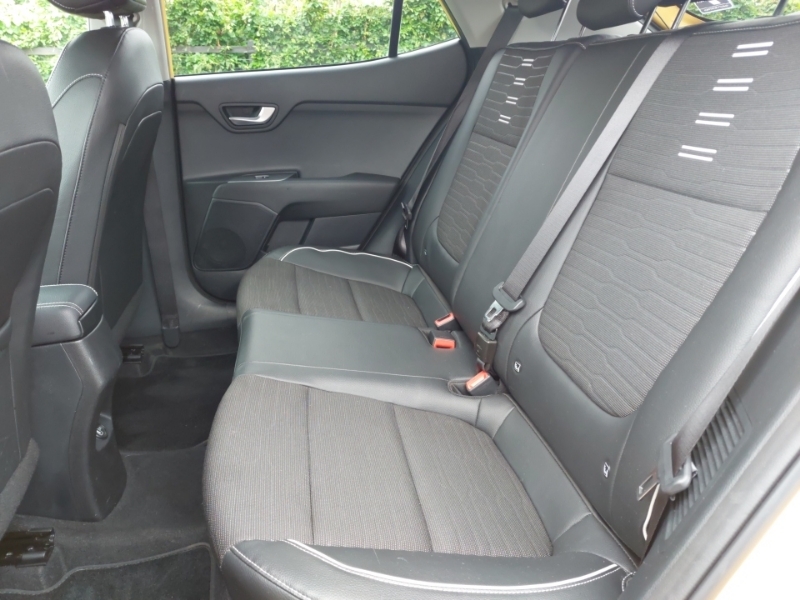 Kia Stonic 1.0T Gdi 48V Gt-line S Dct NA73HCL Yellow #6