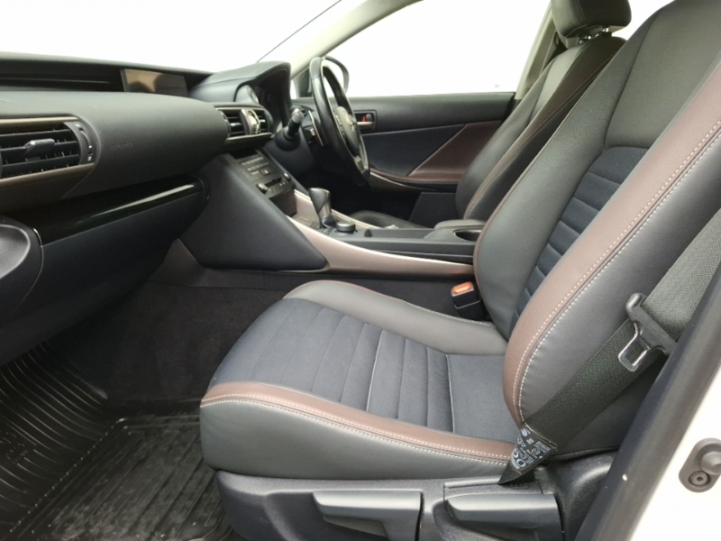 Lexus IS 300H Cvt White #5