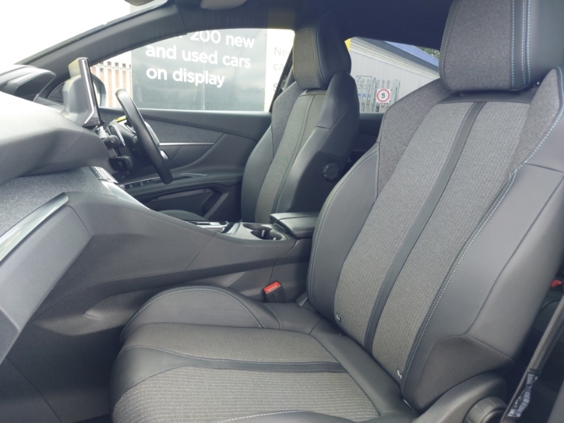 Peugeot 3008 1.2 Puretech Allure Premium Eat8 YT23RZH Black #5