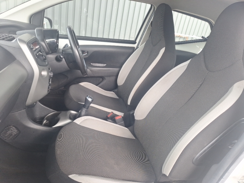 Toyota Aygo 1.0 Vvt-i X-play MC17UNM White #5