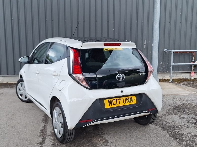 Toyota Aygo 1.0 Vvt-i X-play MC17UNM White #2