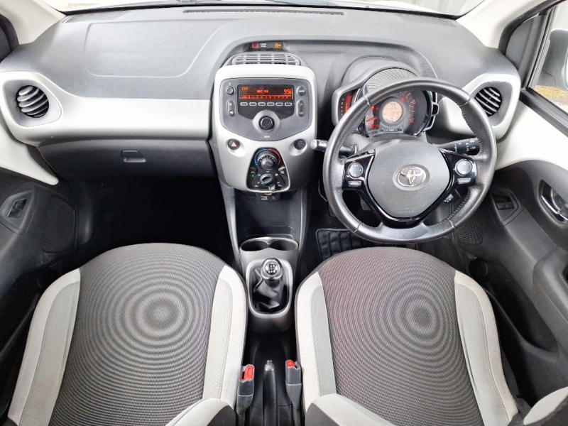Toyota Aygo 1.0 Vvt-i X-play MC17UNM White #3