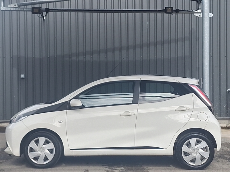 Toyota Aygo 1.0 Vvt-i X-play MC17UNM White #4