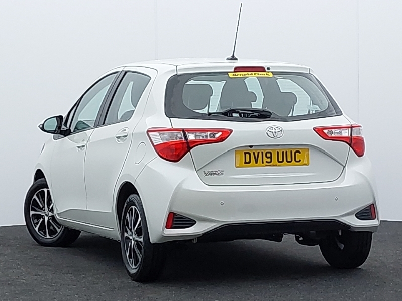 Toyota Yaris 1.5 Vvt-i Icon Tech DV19UUC White #2