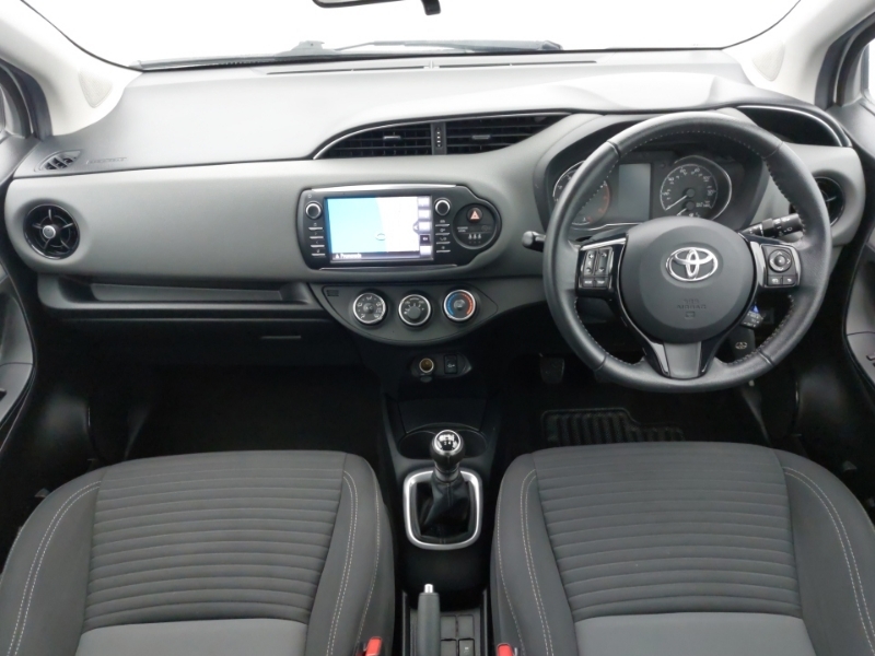 Toyota Yaris 1.5 Vvt-i Icon Tech DV19UUC White #3