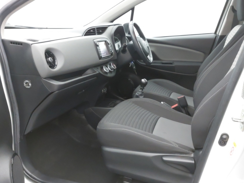 Toyota Yaris 1.5 Vvt-i Icon Tech DV19UUC White #5