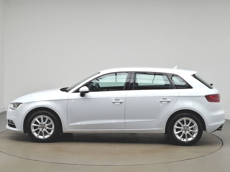 Audi A3 1.4 Tfsi 140 Se White #4