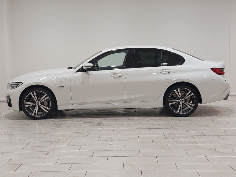BMW 3 Series 330E M Sport Step NG22KCN White #4
