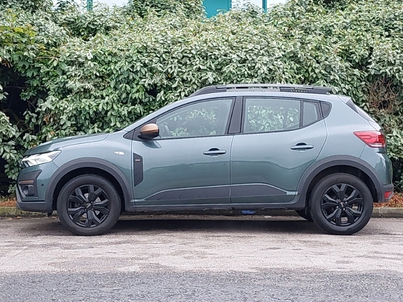 Dacia Sandero Stepway 1.0 Tce Extreme Cvt BV24UYH Green #4