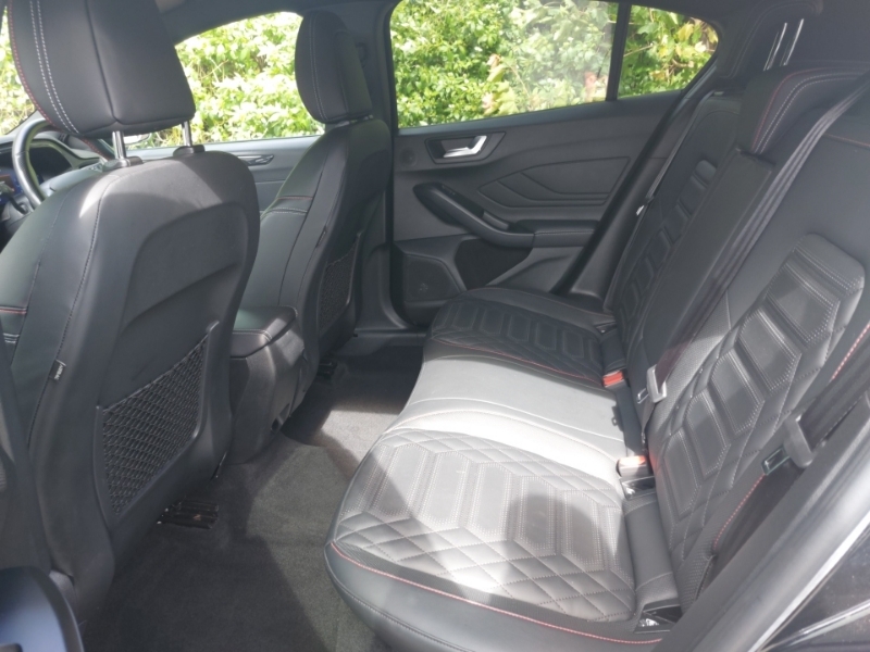 Ford Focus 1.0 Ecoboost St-line Vignale SG72RCZ Black #6