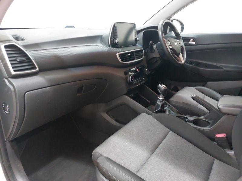 Hyundai Tucson 1.6 Gdi Se Nav 2Wd DP19SVT White #5