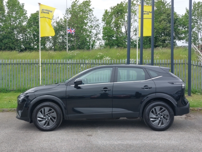 Nissan Qashqai 1.3 Dig-t Mh Acenta Premium BL74GXC Black #4