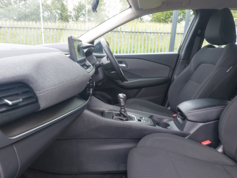 Nissan Qashqai 1.3 Dig-t Mh Acenta Premium BL74GXC Black #5