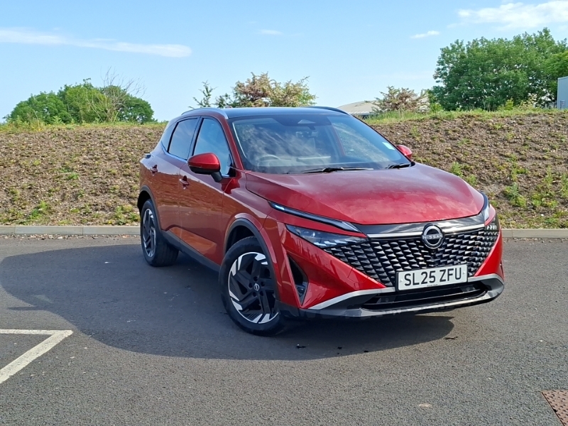 Nissan Qashqai 1.3 Dig-t Mh 158 N-connecta Xtronic Red