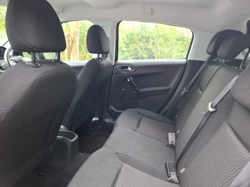Peugeot 208 1.2 Puretech 82 Signature Start Stop DY68ENV Black #6