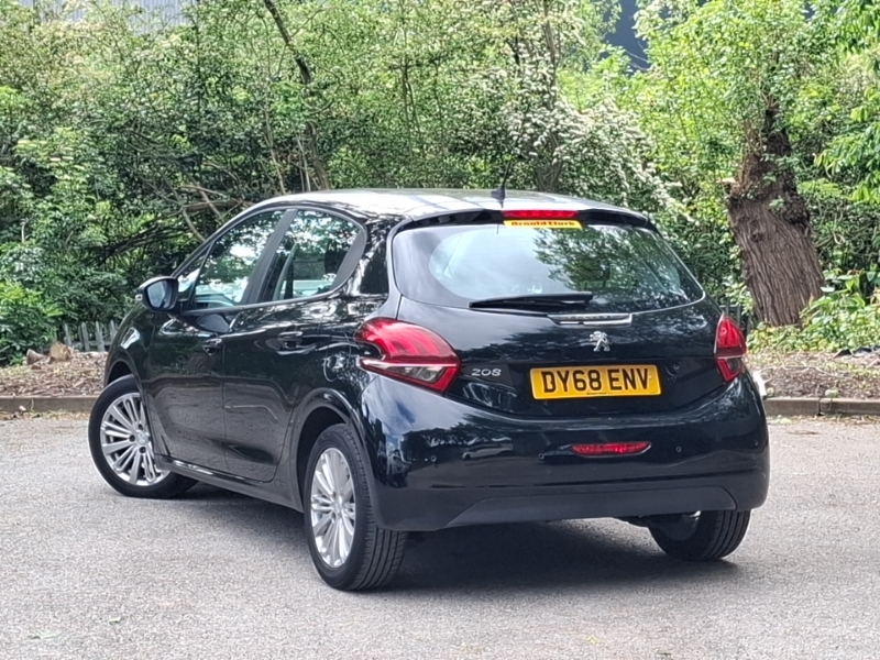 Peugeot 208 1.2 Puretech 82 Signature Start Stop DY68ENV Black #2